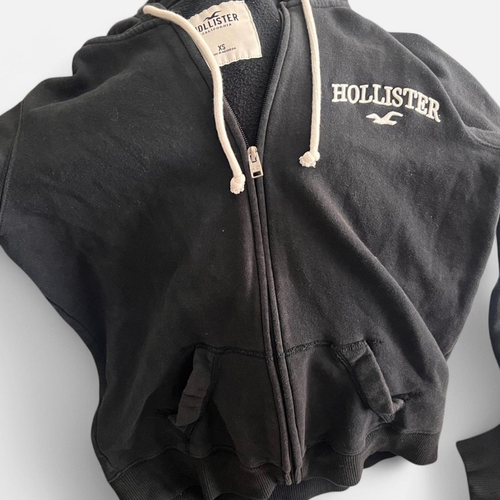 black hollister hoodie